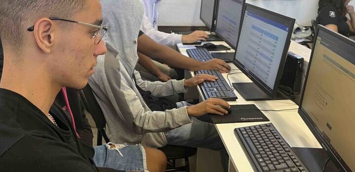Governo de Minas aplica Inteligência Artificial e fortalece preparação de estudantes para o Enem