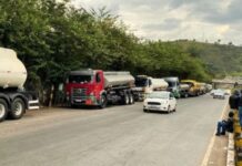 Greve dos caminhoneiros em Minas chega ao fim após negociação com distribuidora